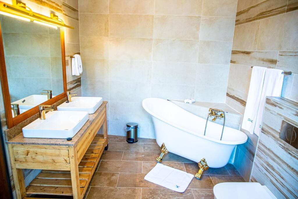 Kirimara Woodlands, Nanyuki Hotel ภายนอก รูปภาพ